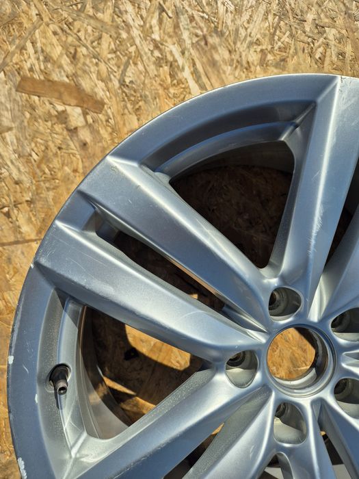 Felga aluminiowa Volkswagen Passat B7 3AA601025H 8Jx18 Et44