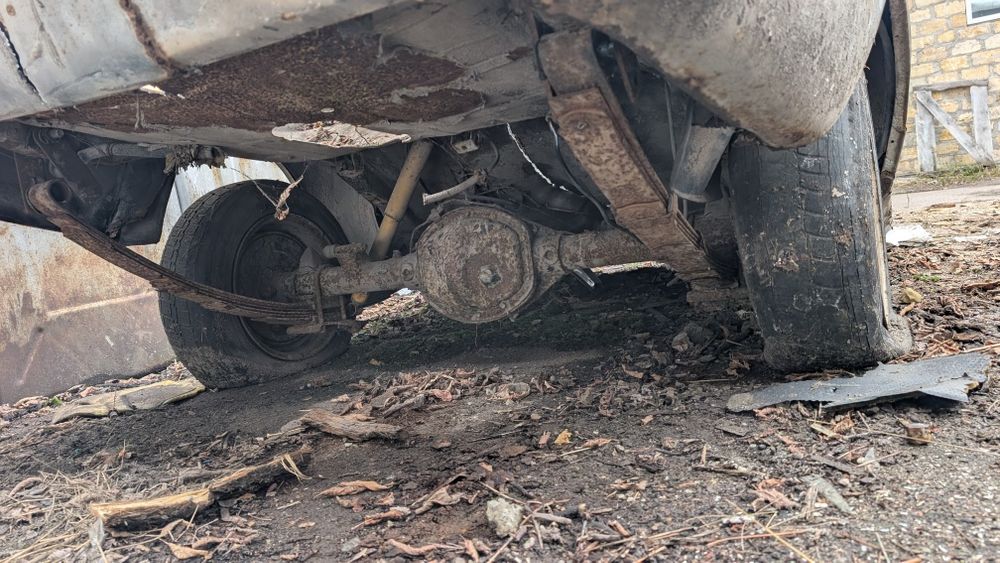 Кришка багажника газ 31105 газовий балон двері передні задні Волга