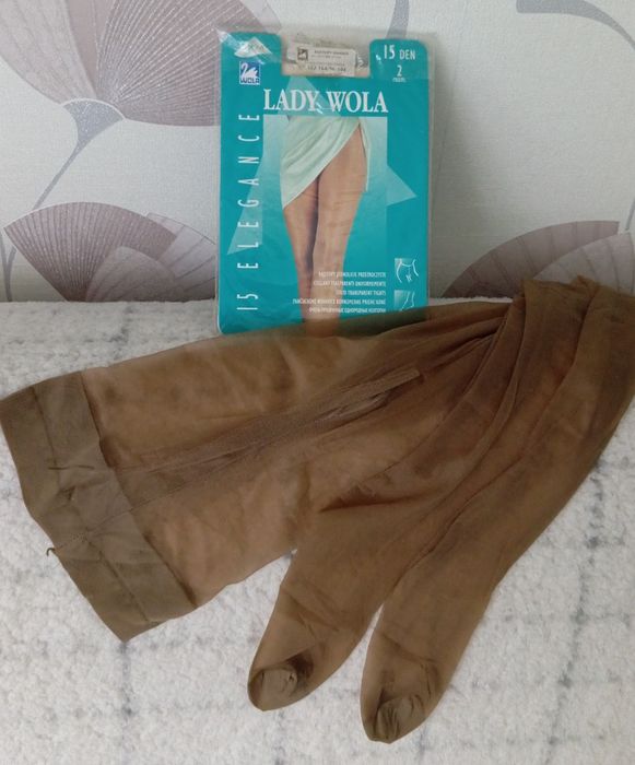 Ładne samonośne pończochy i rajstopy