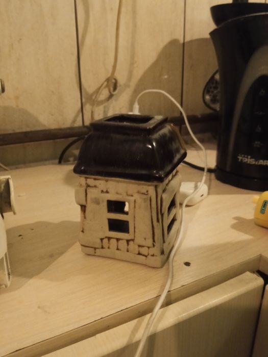 Ceramiczny domek do olejków