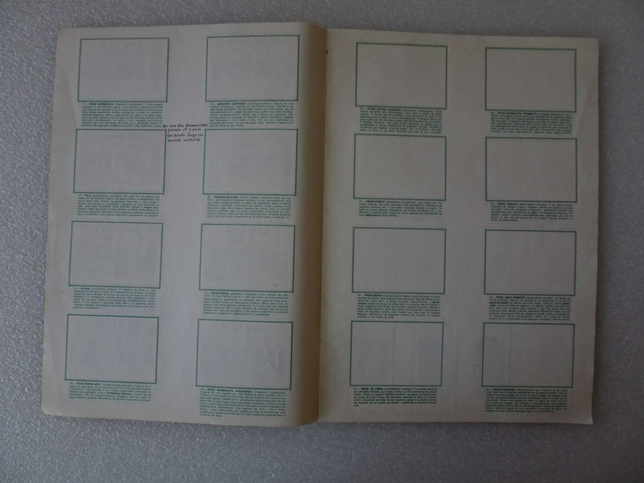 Caderneta de cromos Fauna Vertebrados com 16 cromos