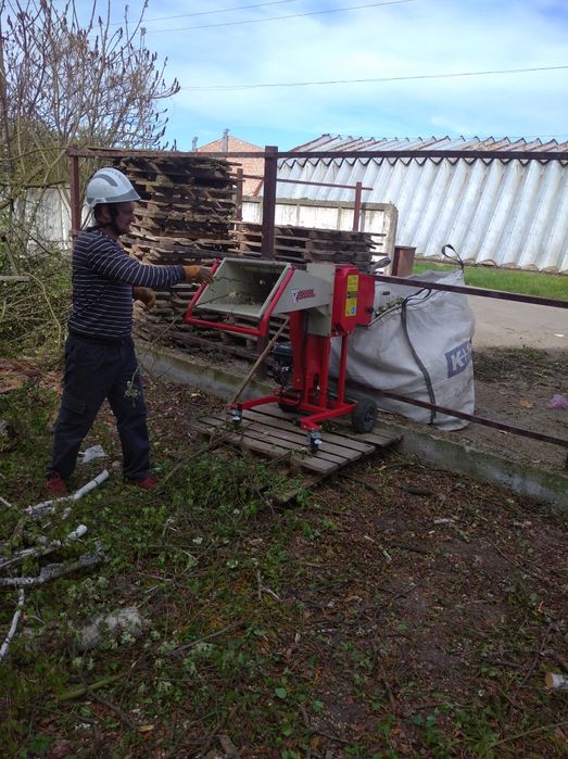 Зрізати аварійне дерево