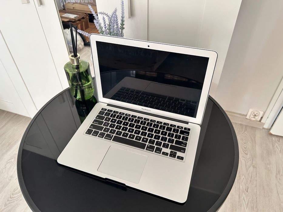 MacBook Air 13” 2015 i5 8 GB 128GB SSD