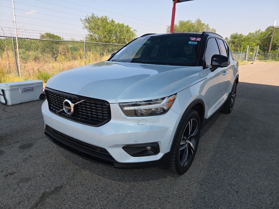 Volvo XC 40 R-DESIGN / AWD / niski przebieg