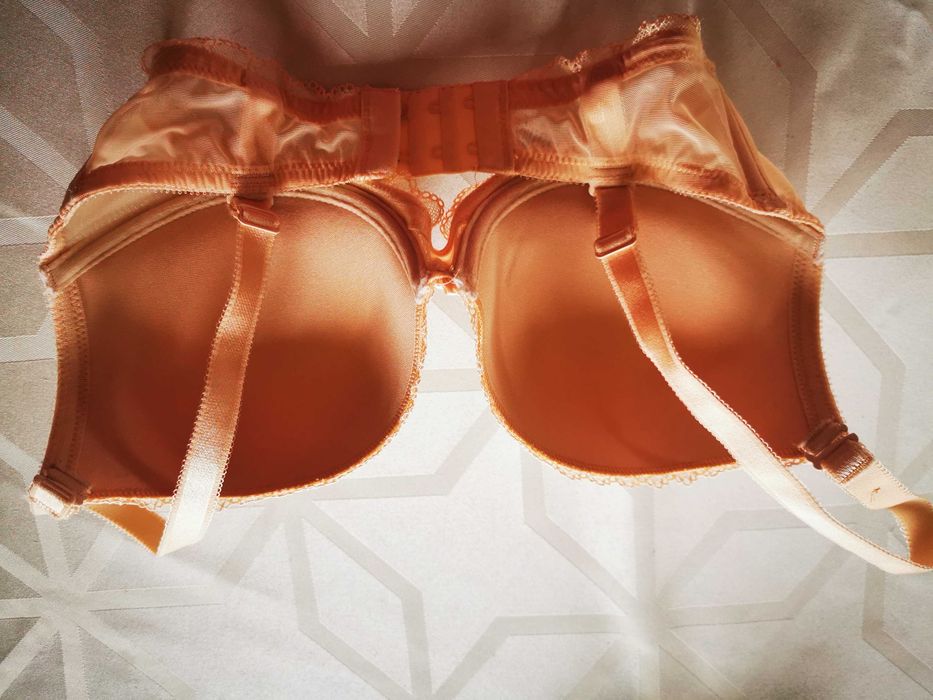 Biustonosz Agio Milano push-up beżowy rozm. 70F