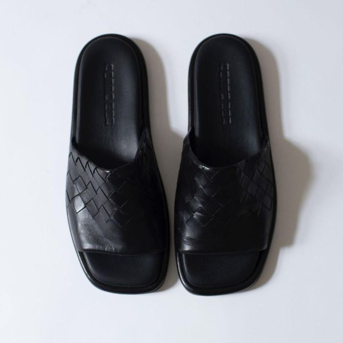 Взуття сандалі шльопанці капці bottega venetta шкіряні Італія