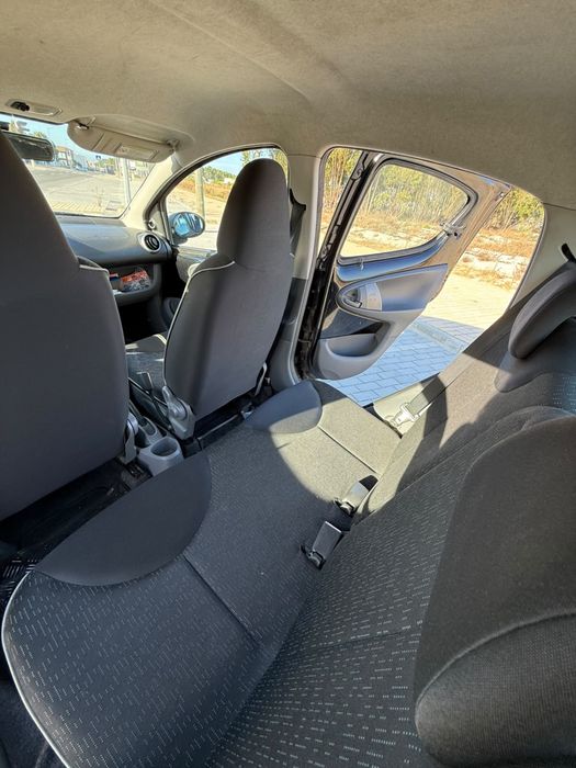 Carro Pegeout 107