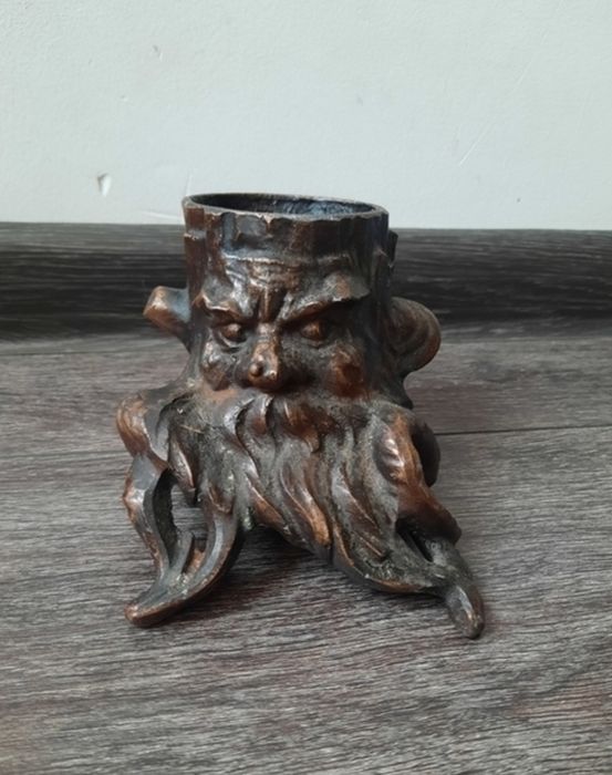 Карандашница злой пень