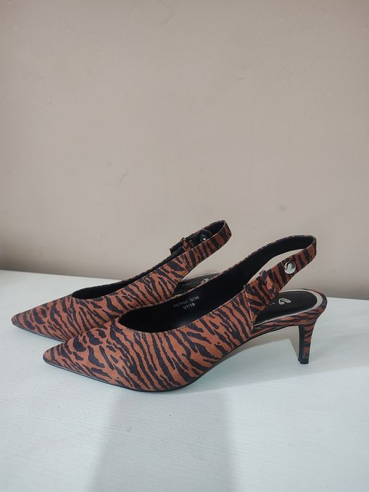 Buty Czółenka firmy V By Very r. 38