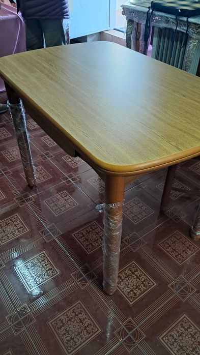 1 Mesa de cozinha com 4 cadeiras