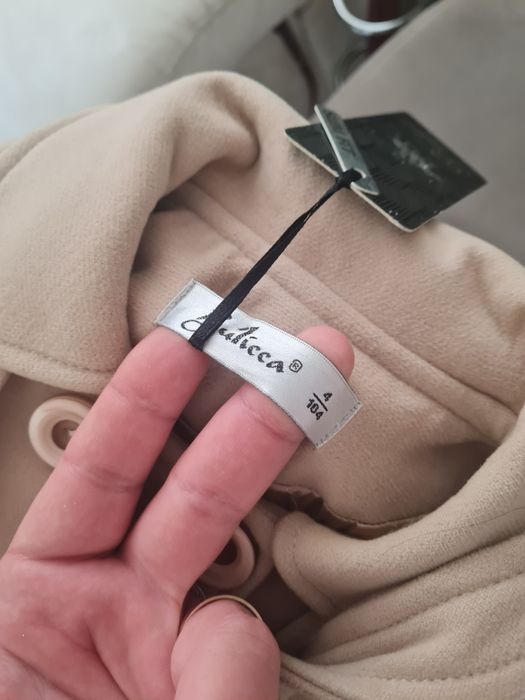 Продам модне пальтішко на дівчинку