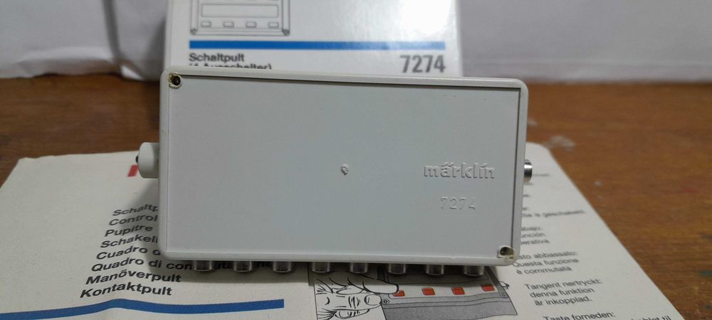 Comando para ligar/desligar quatro circuitos elétricos -Marklin 7274-.