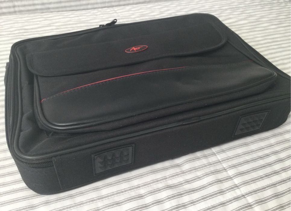 Torba na laptopa - 40 cm x 29 cm z paskiem