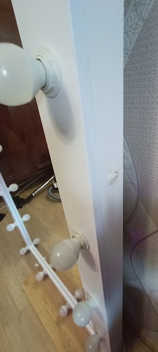 Дзеркало з підсвіткою, все працює.