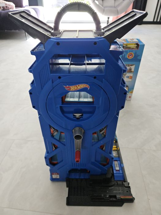 Hot Wheels CITY Rajdowy garaż FTB68