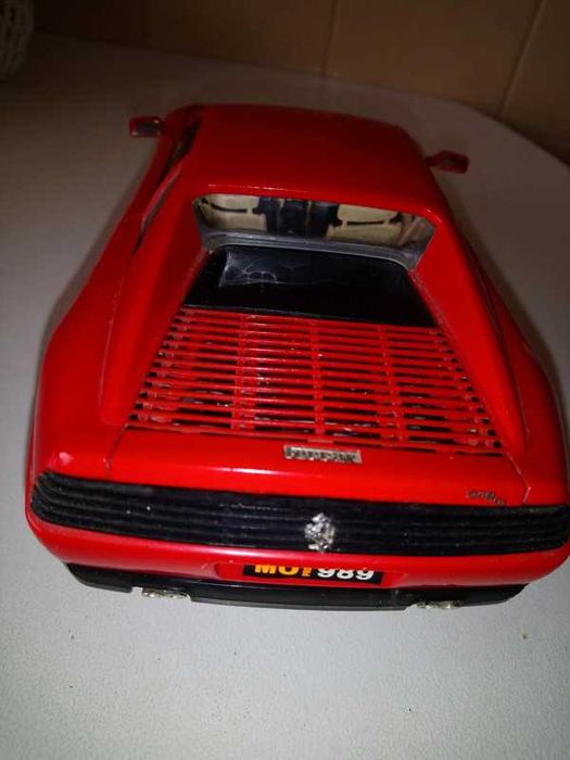 Miniatura Ferrari 348, escala 1/18