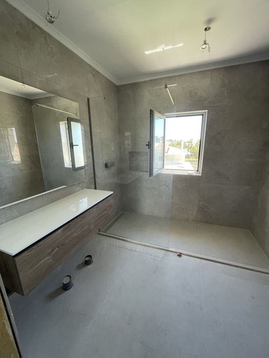 Ladrilhador profissional no Algarve – qualidade e rapidez