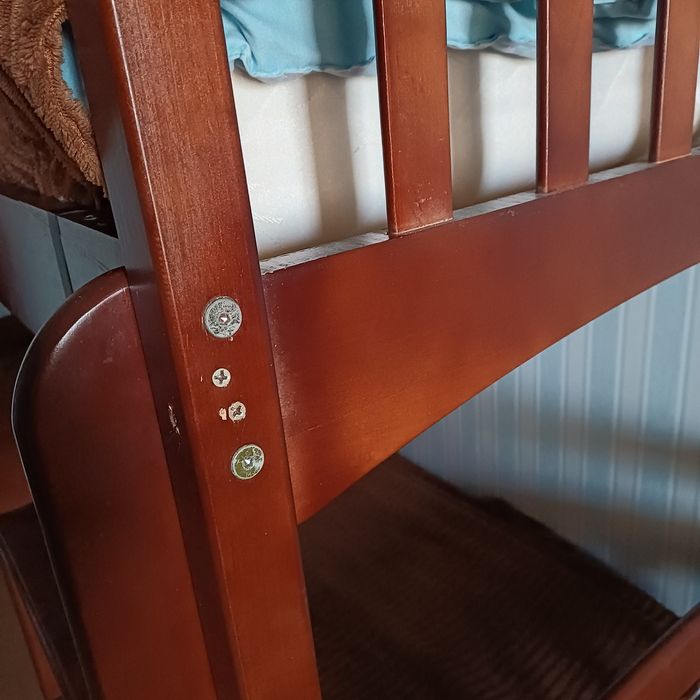 Продається двоповерхове ліжко  темного кольору.
Ст