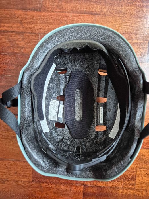 Skate Kit Completo (capacete + proteções + acessórios) – Excelente estado