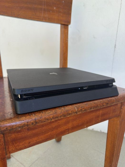 PS4 slim 500GB + 1 comando