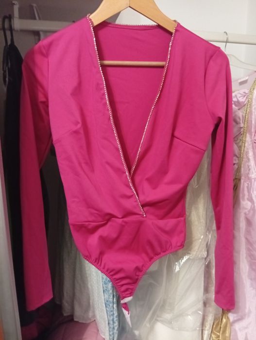 Body rosa brilhantes