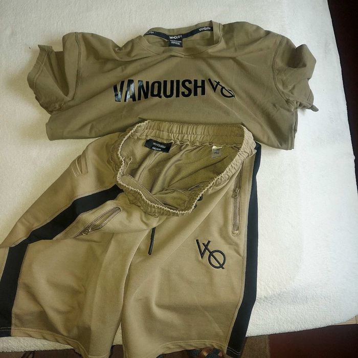 Комплект спортивной одежды от Vanquish Fitness, размер М