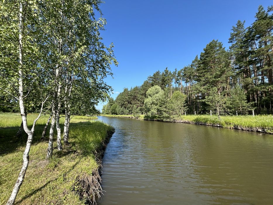 Будинок з озером