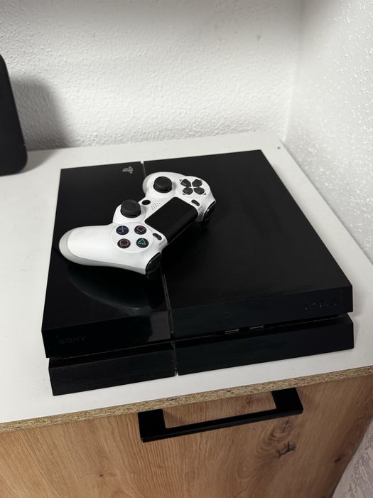 Продам Playstation 4