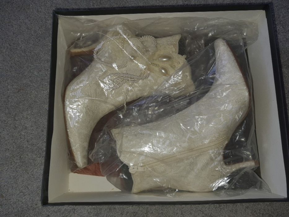 Весільне взуття,Свадебные сапоги belen donate 37р.,весільні сапожки