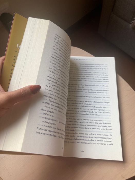 Livro Sete Maridos de Evelyn Hugo - Taylor Jenkins Reid