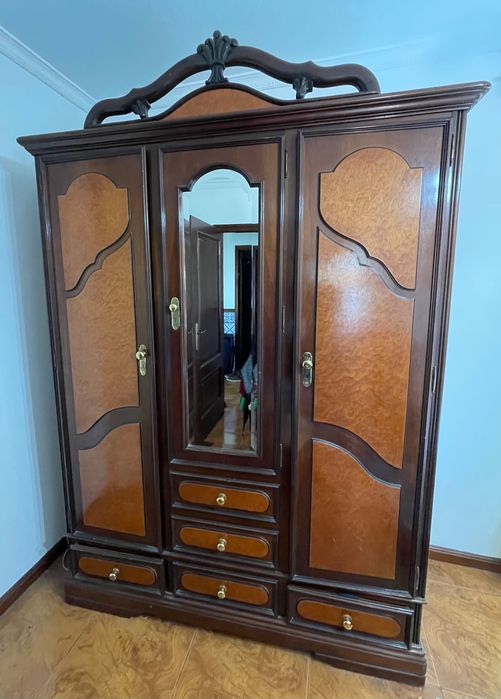 Móveis vintage de madeira de cerejeira