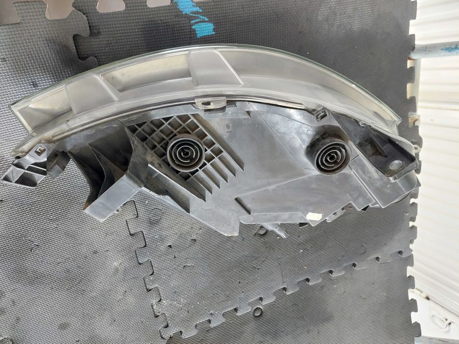 farol esq Peugeot partner