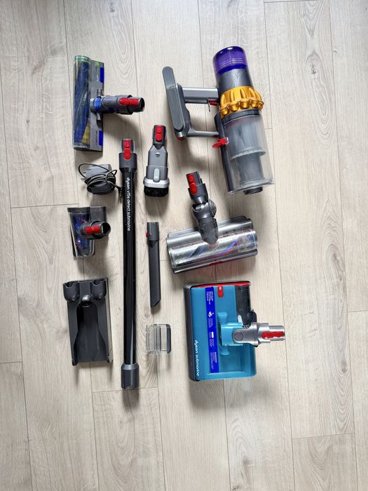 Komplet Dyson v15 + moduł myjący - pełny zestaw