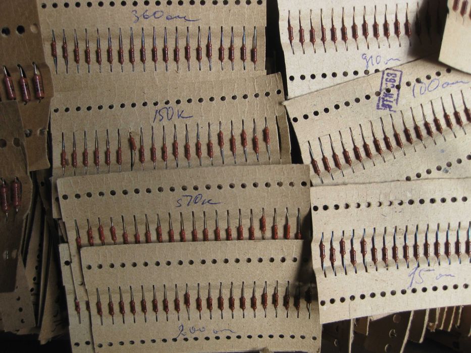 Резисторы МЛТ-0.125 ,0,5 новые 1400 шт. свыше 80 номиналов по 15-20 шт