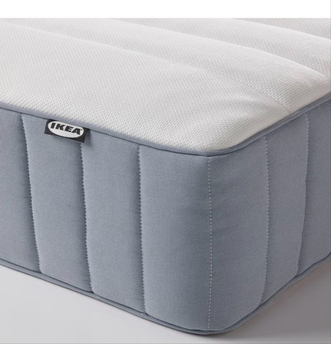 Quarto cama e colchao