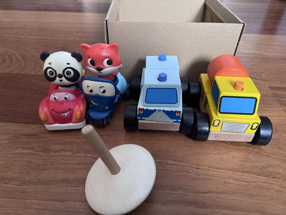 Zestaw pierwszych samochodzików dla maluszka