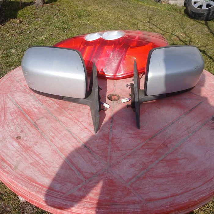 Фари мазда 5 електричні 2008 рік