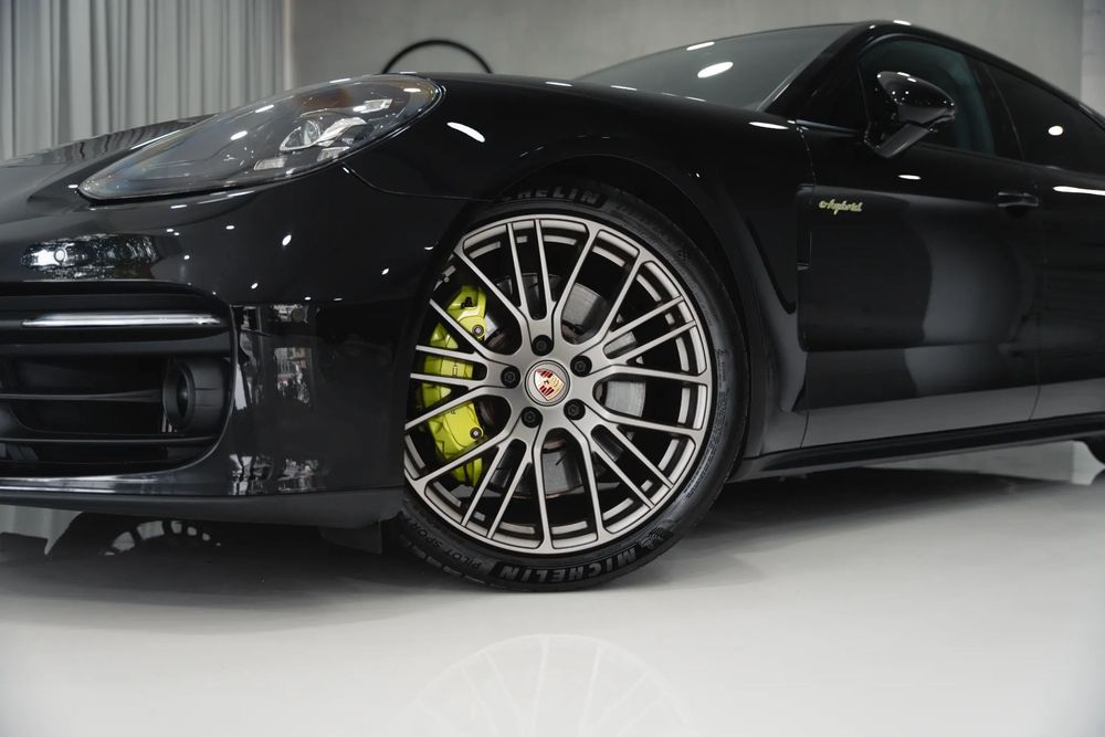 Porsche Panamera Sport Turismo 4 E-Hybrid Platinum Edition PDLS