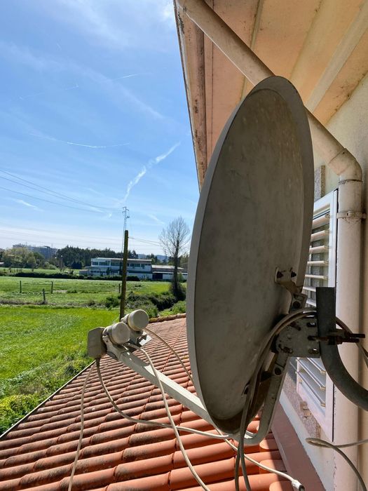 Antena parabólica 67cm diâmetro