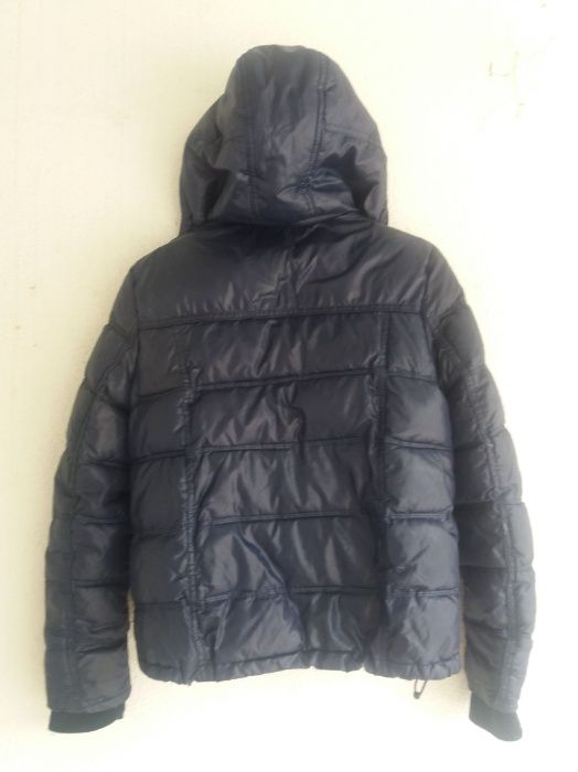 Blusão impermeável acolchoado com capuz e pelo