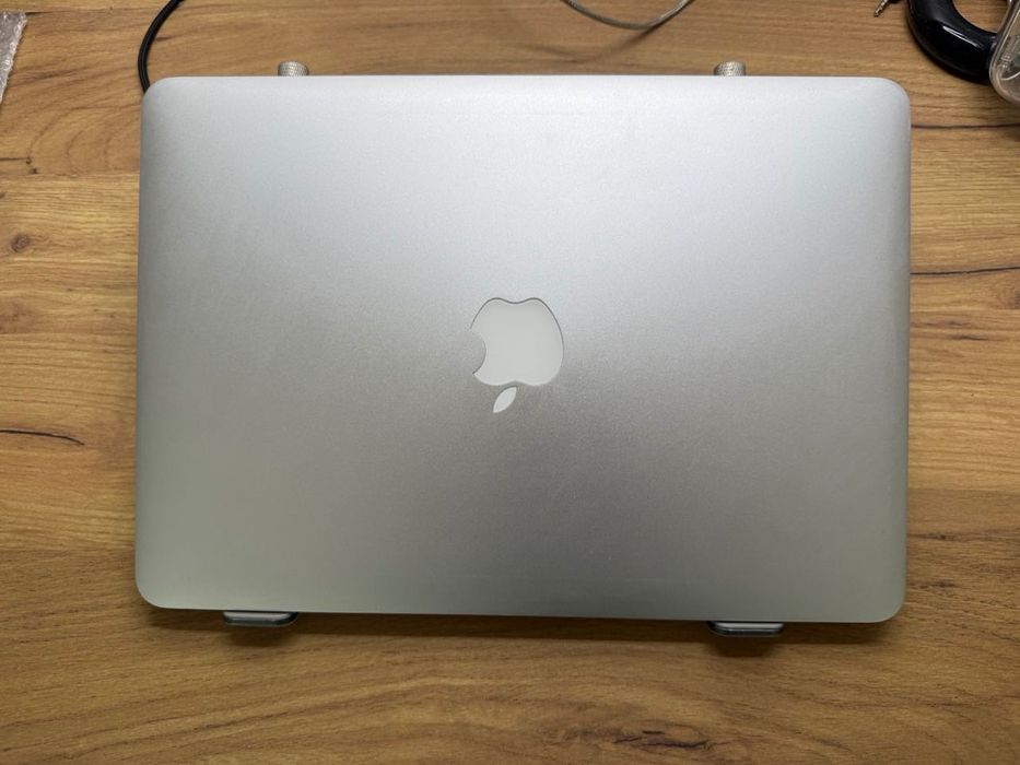  MacBook Pro 13”  i5 / 8Gb ram / 512Gb SSD