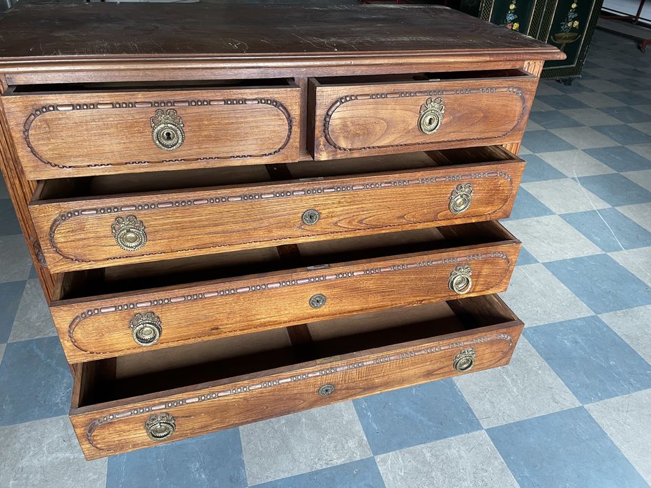 Comoda vintage em madeira maciça