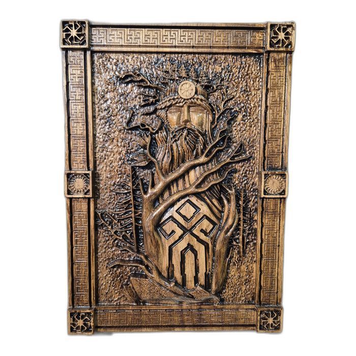 Słowiańska postać wśród gałęzi – dębowa płaskorzeźba 30 × 42 cm
