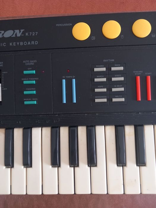 Teclado Eletrónico Vintage Lloytron K727 - 100% Funcional (Sinal de Idade nas Teclas)