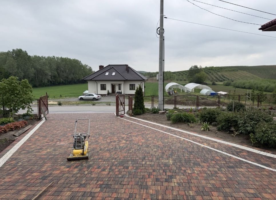 Układanie kostki brukowej
