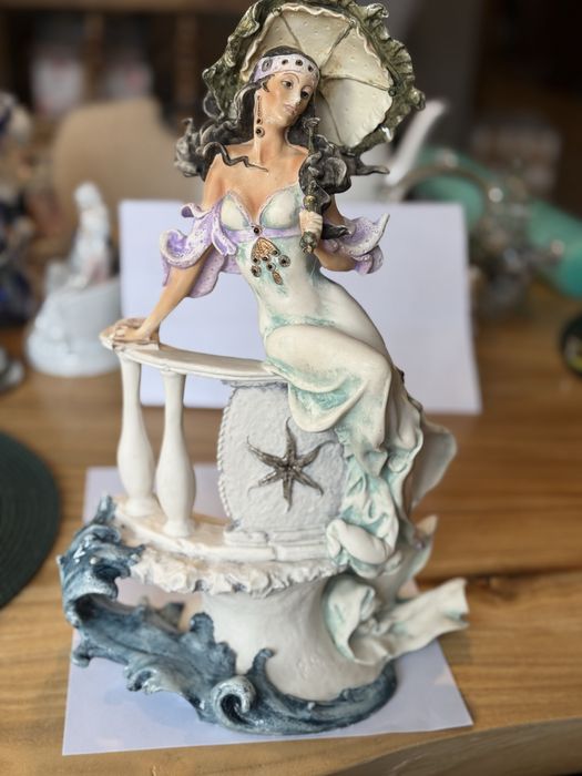 Porcelanowa figurka letni spacer Giuseppe Armaniego