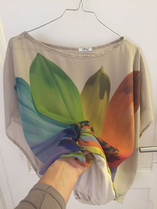 Tunica colorida e fluida