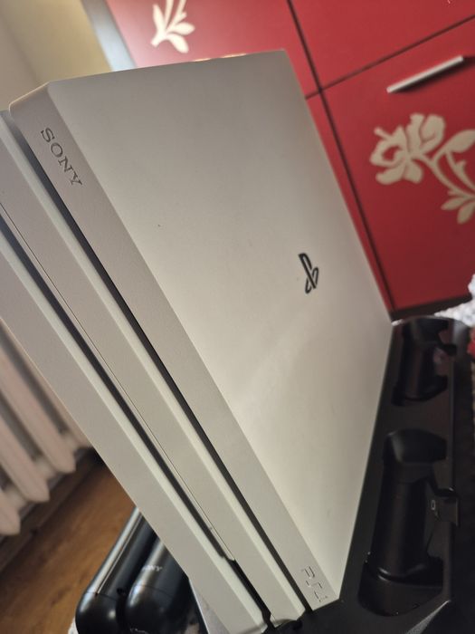 Konsola Sony PlayStation 4 Pro, 2 X Gamepad, 2x Move