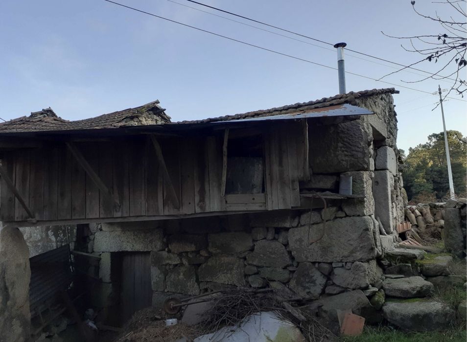 Casa e terrenos agricolas