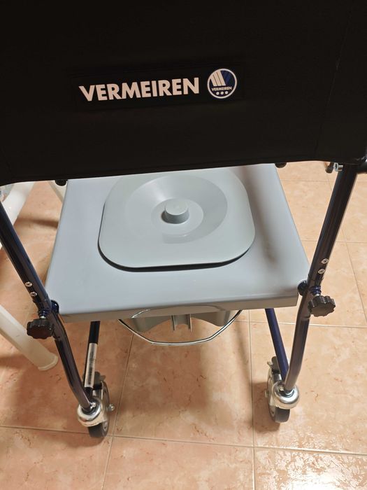 Cadeira sanitária e banho